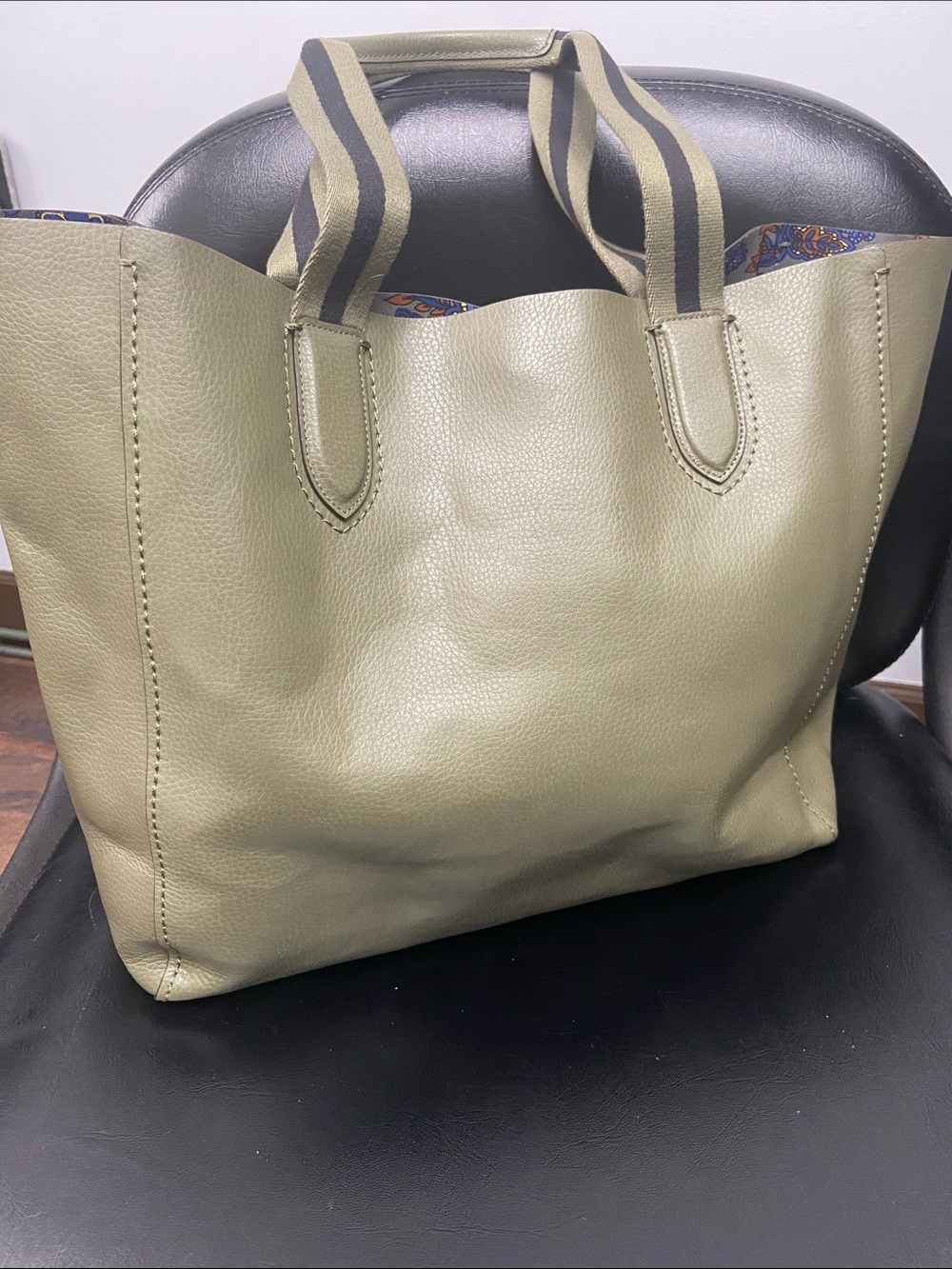 Coach Leather Derby Tote EUC - Picture 3 of 7
